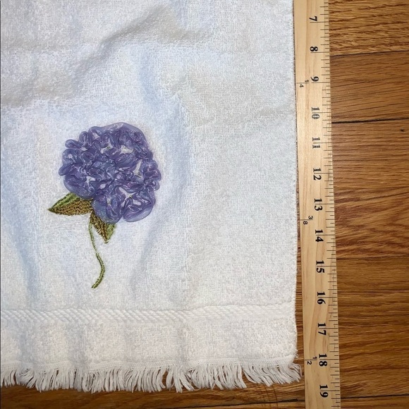 vintage 80s royal velvet bath Hand Towel  stitchsations hydrangea embroidery - Picture 3 of 14